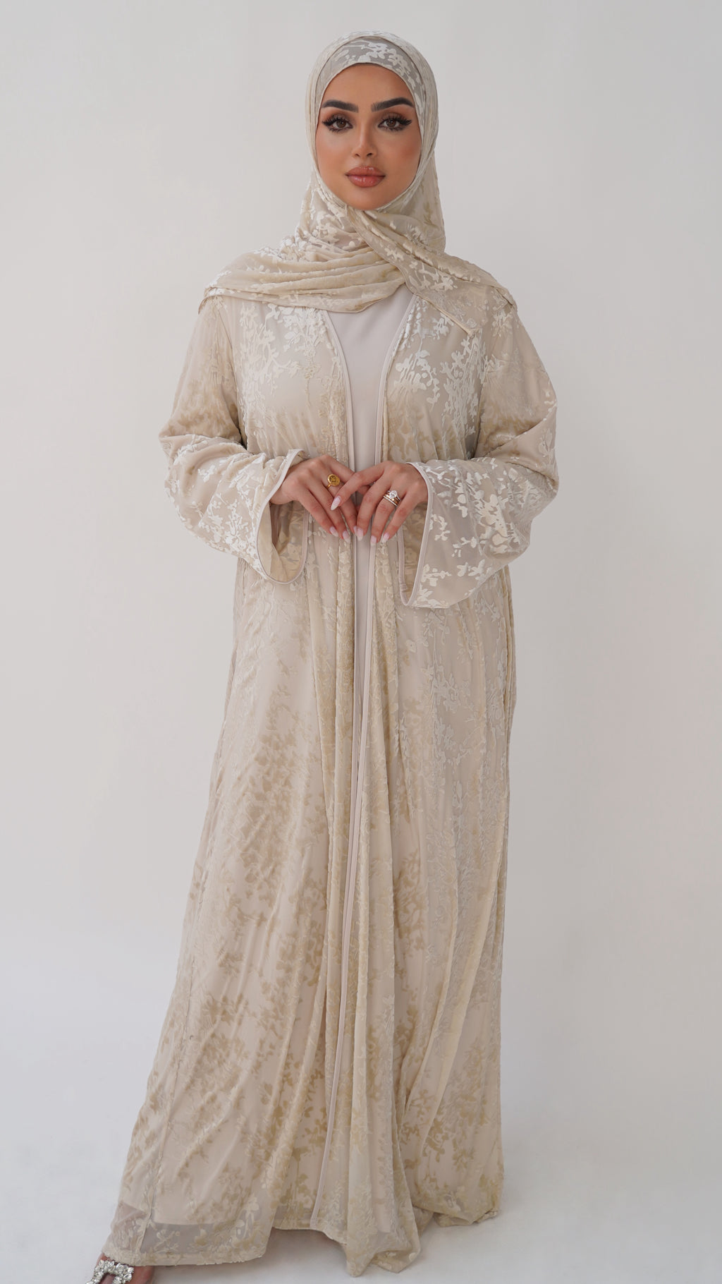 Leila Abaya in Nude