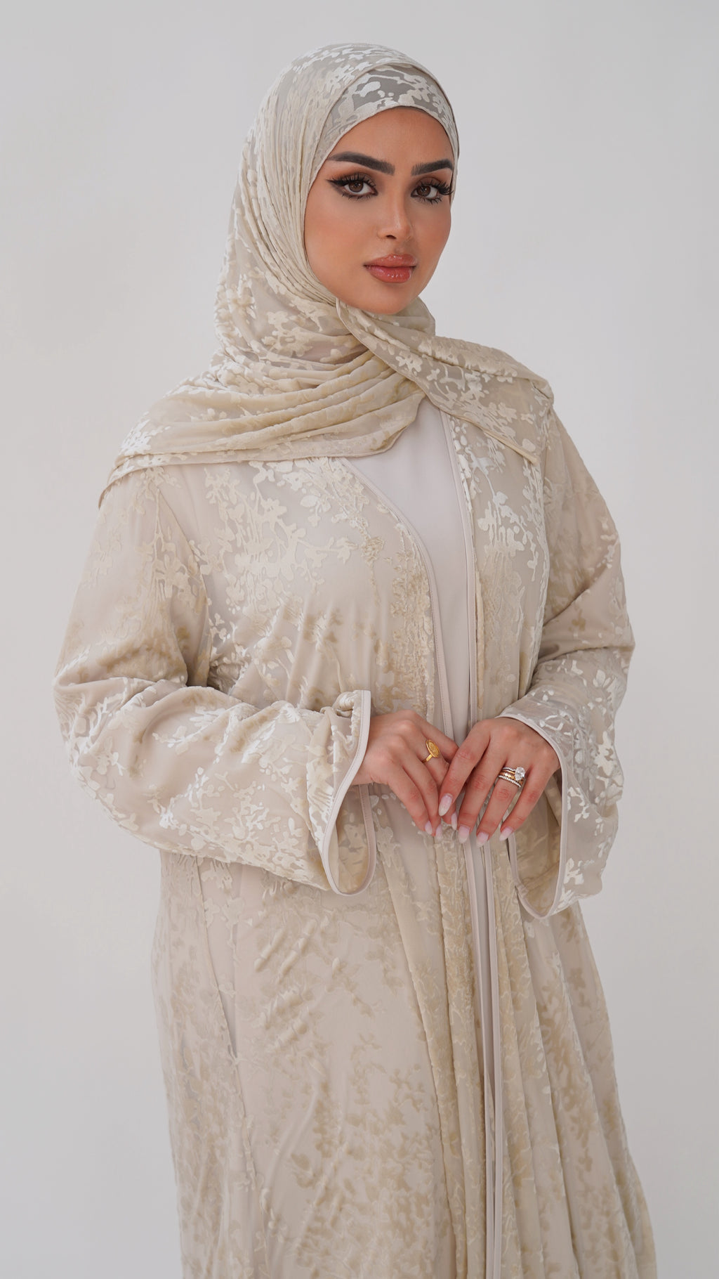 Leila Abaya in Nude