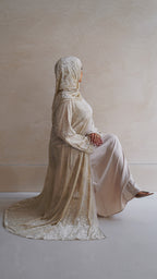 Leila Abaya in Nude