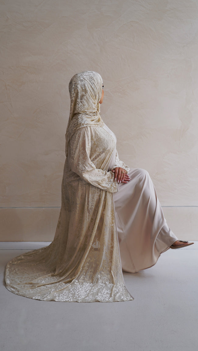 Leila Abaya in Nude Main Image