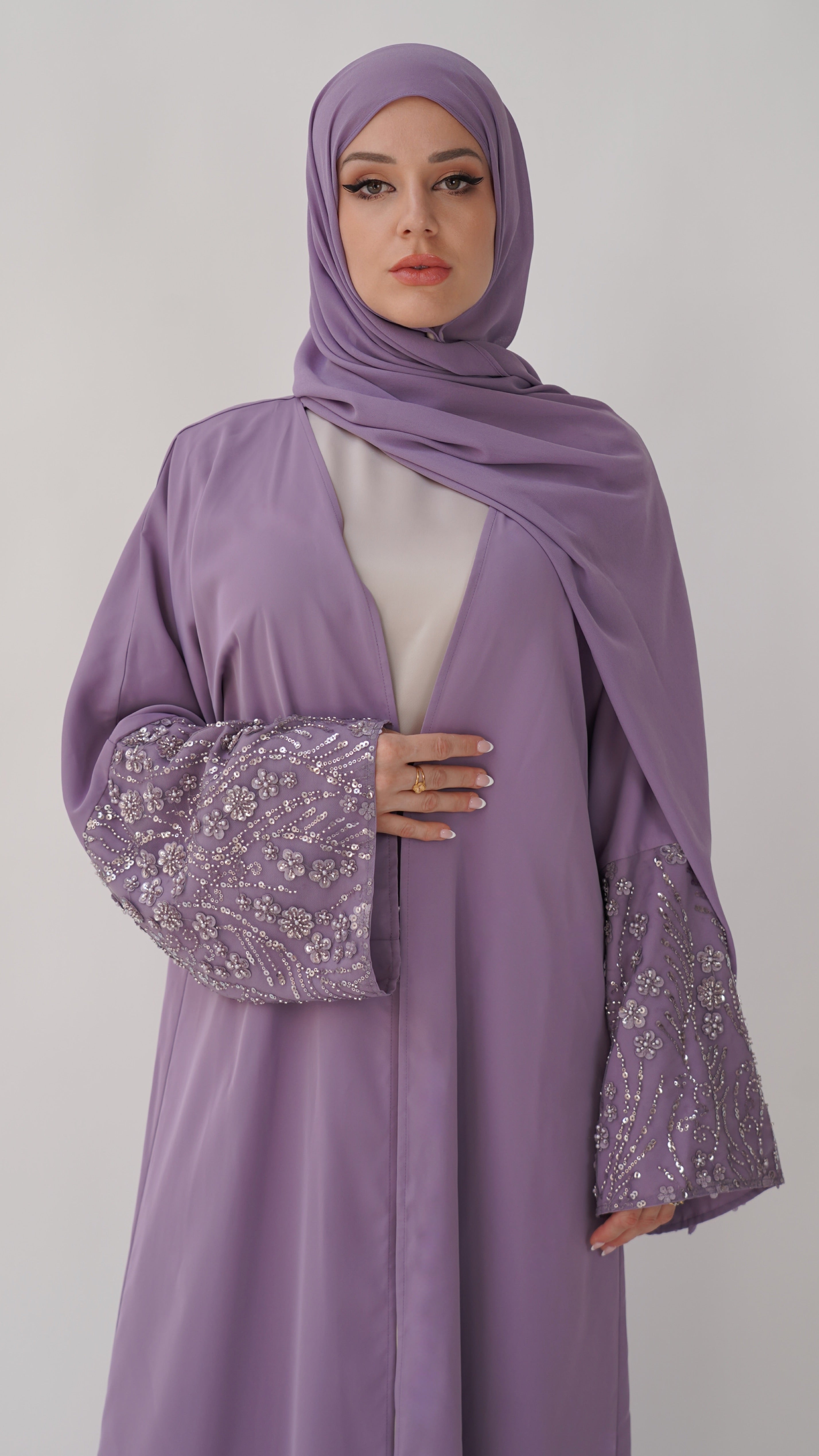 Maryam Abaya in Lilac
