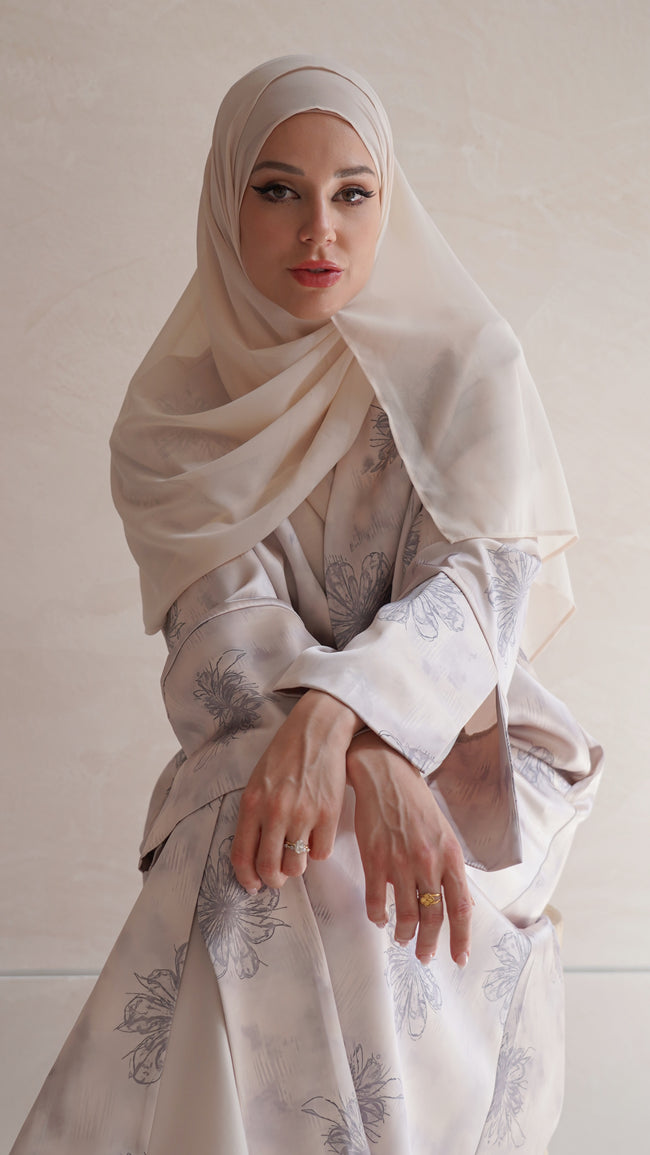Zahraa Abaya in Nude Main Image