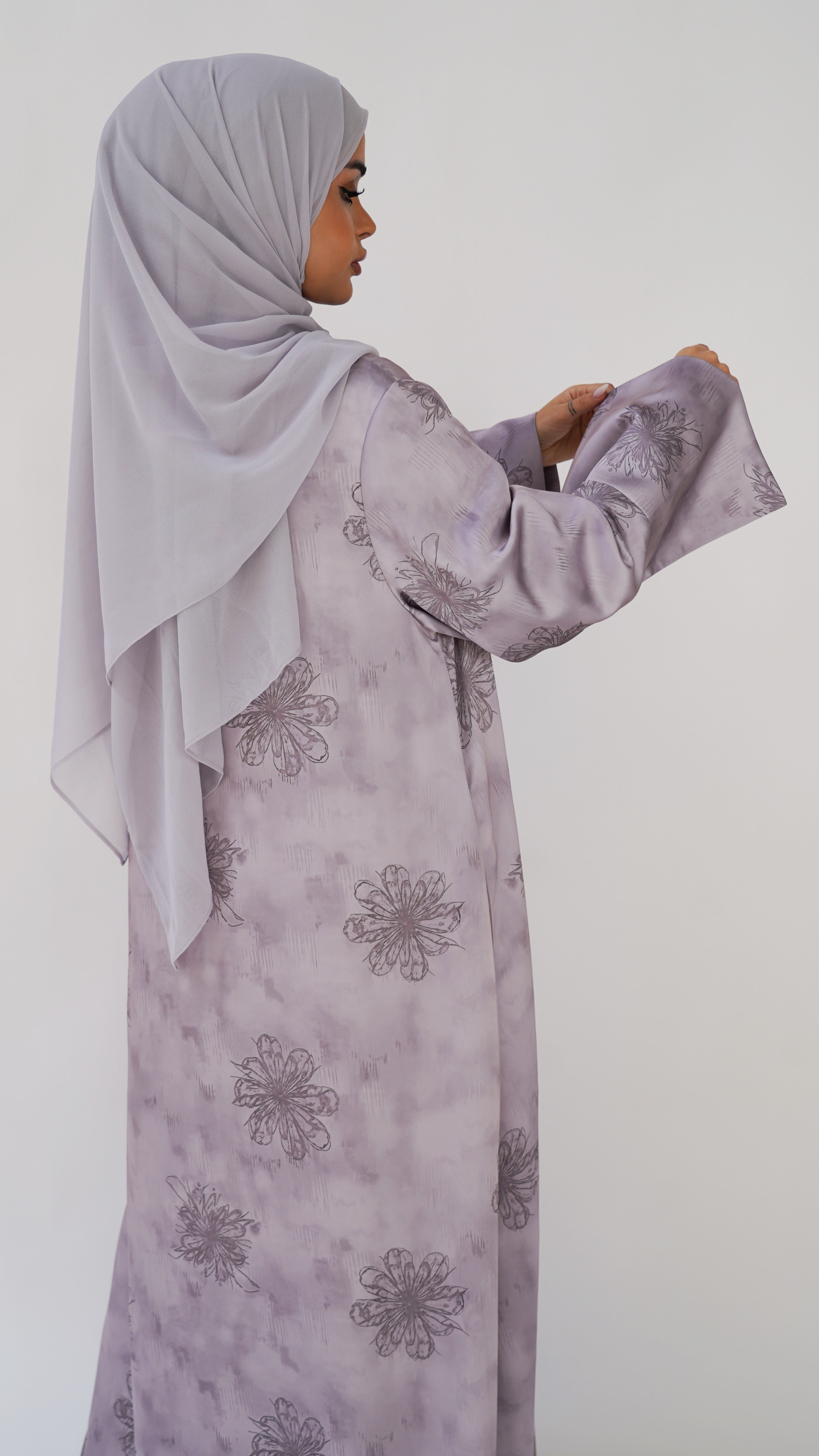 Zahraa Abaya in Silver Lilac